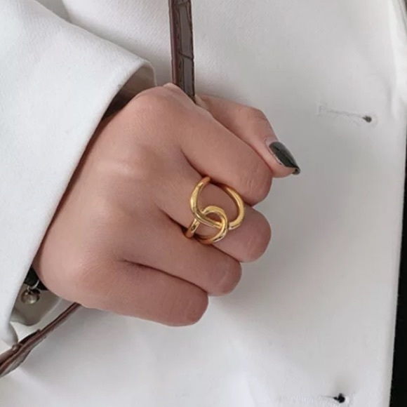 ⭐️Insta 18K gold plated geometric ring - Picture 7 of 7